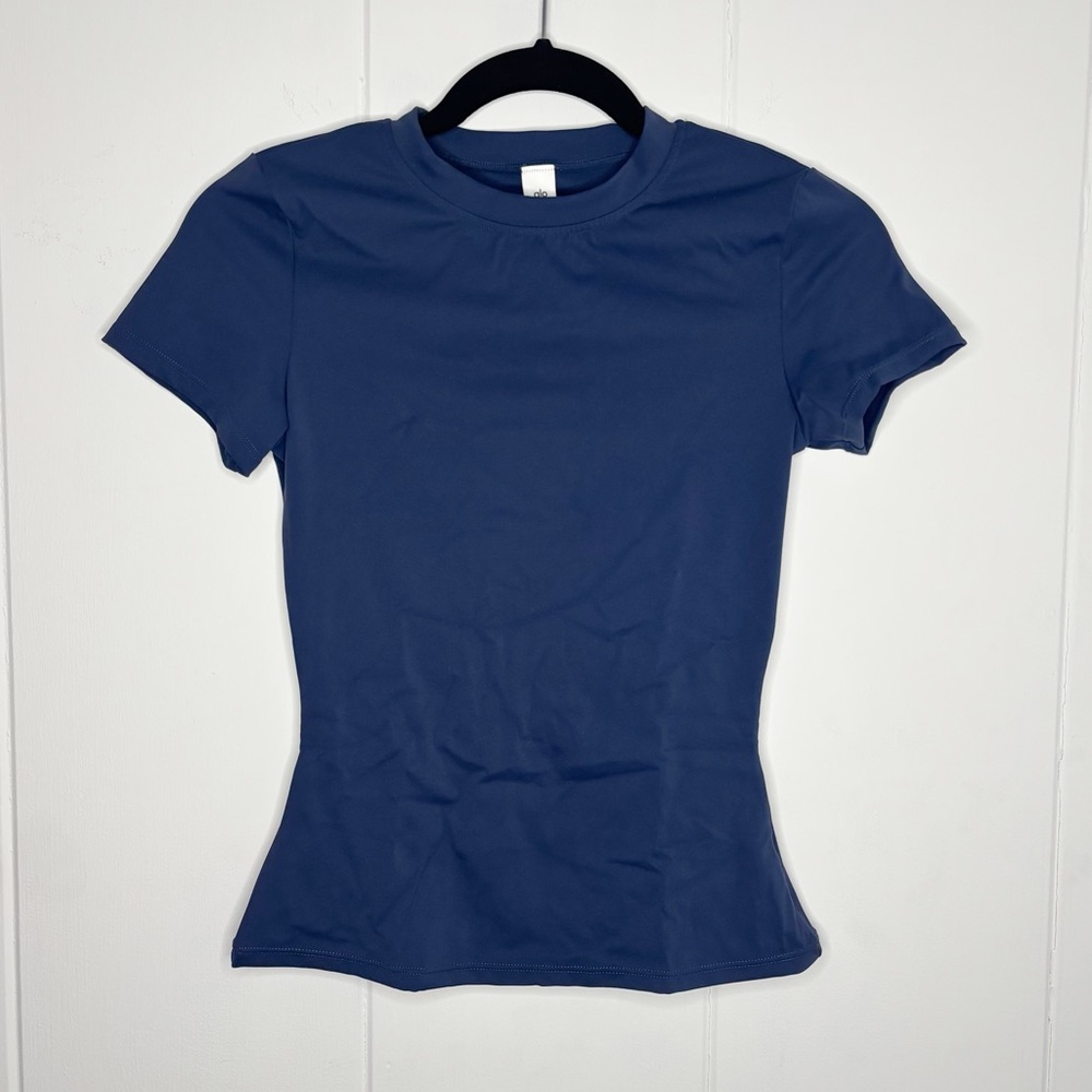 NWT Alo Yoga Alosoft Finesse Tee in Dark Blue Size Medium